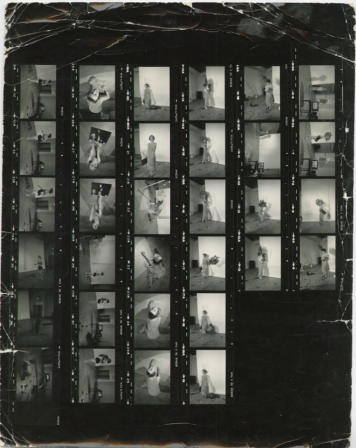 Photographic contact sheet of Jonas during different moments of the performance