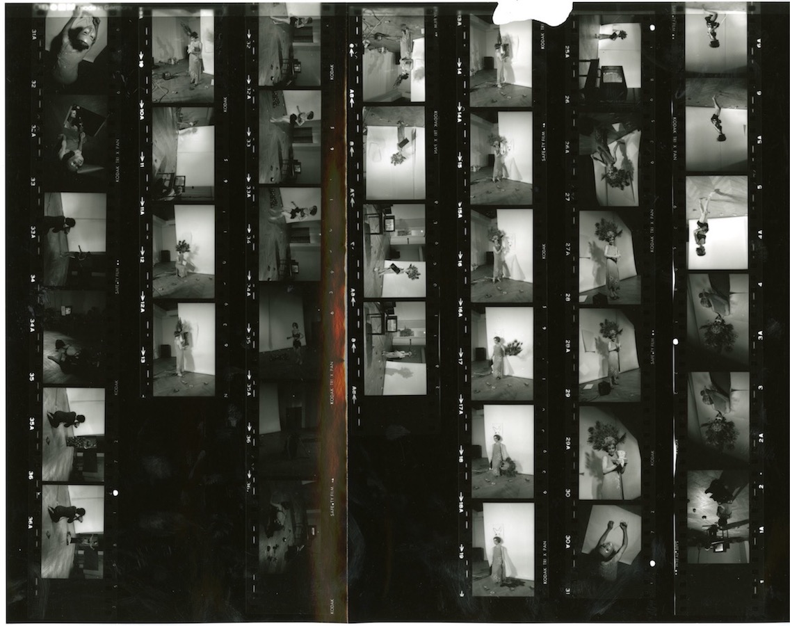 Photographic contact sheet of Jonas during different moments of the performance