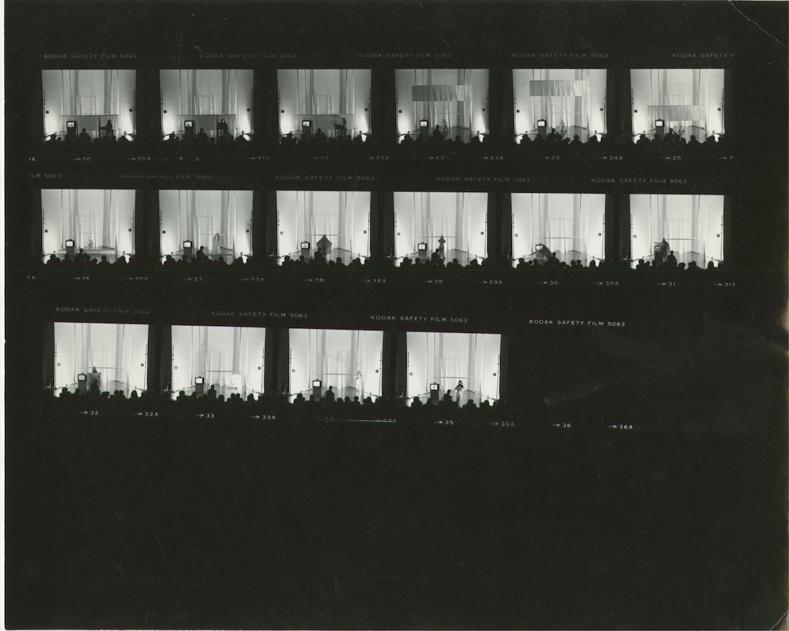 Photographic contact sheet showing different scenes of Jonas’s performance.