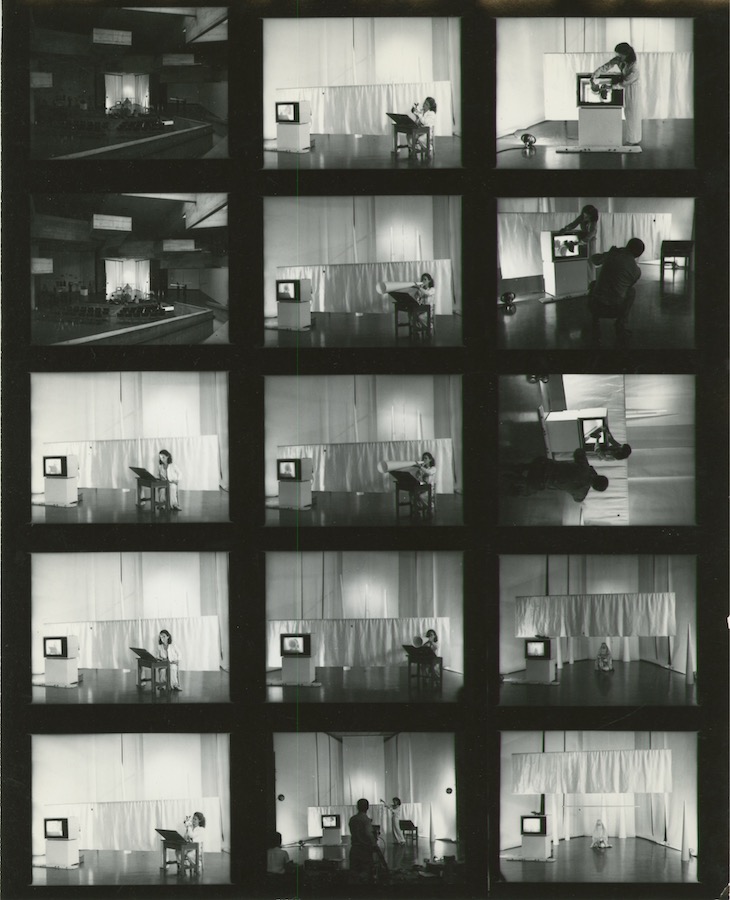 Photographic contact sheet showing different scenes and angles of Jonas’s performance.