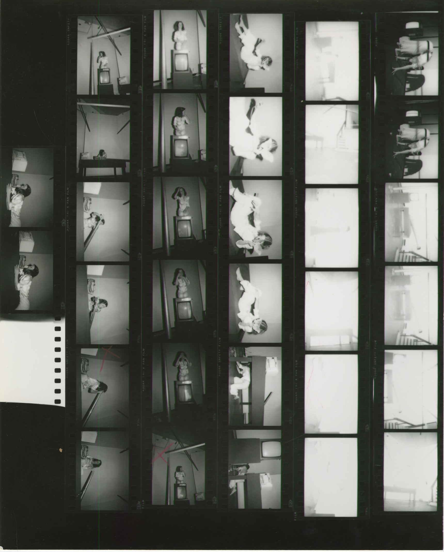 Photographic contact sheet showing different scenes of Jonas’s performance